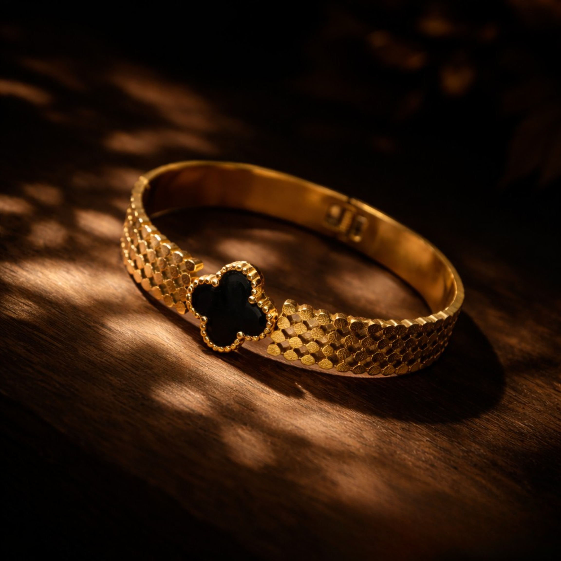 Black Onyx Clover Mesh Bangle