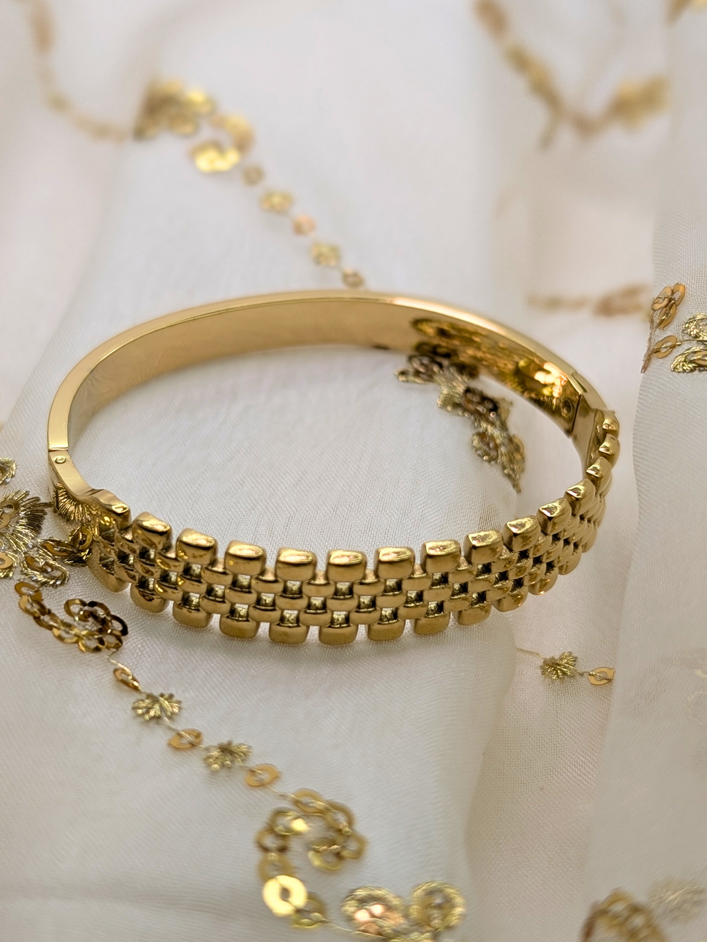 Golden Textured Link Bangle