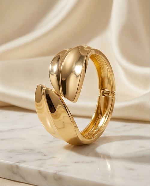 Aura Sculpted Gold Cuff