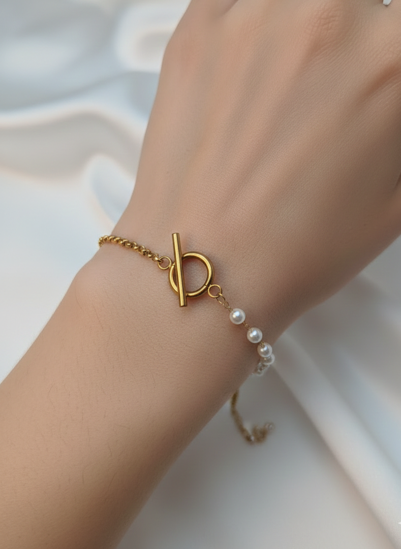 Luxe Pearl & Gold Toggle Bracelet