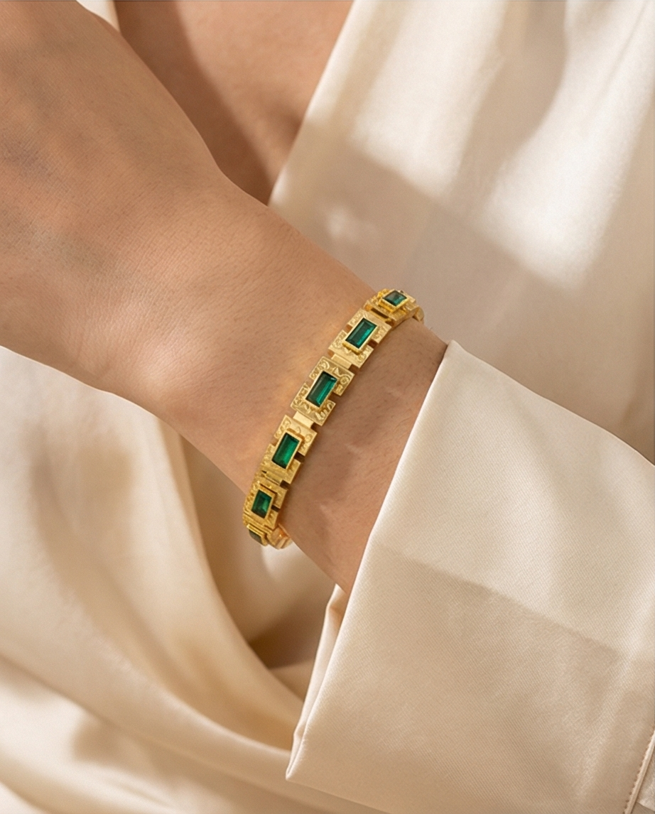 Emerald Baguette Hand Cuff