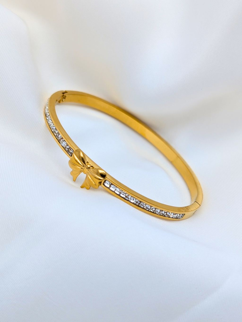 Crystal Bow Hand Cuff