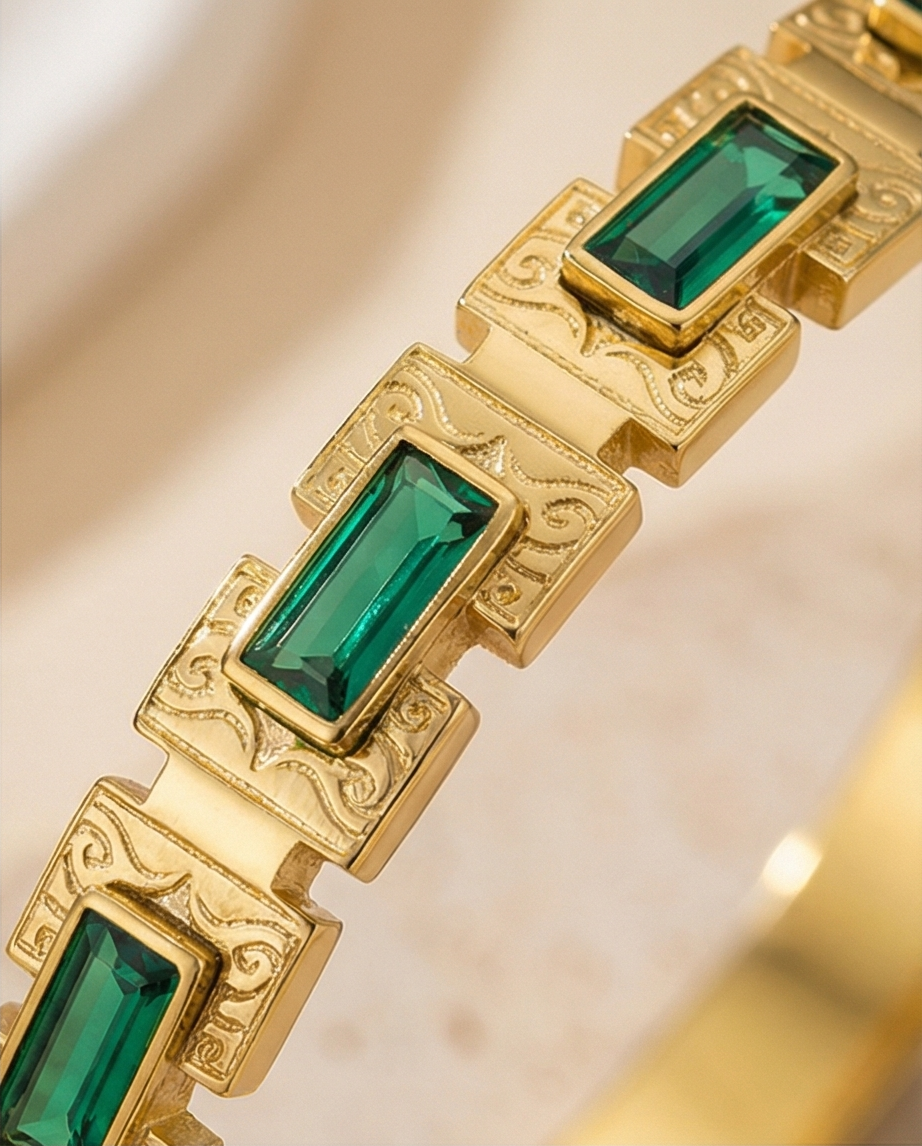 Emerald Baguette Hand Cuff