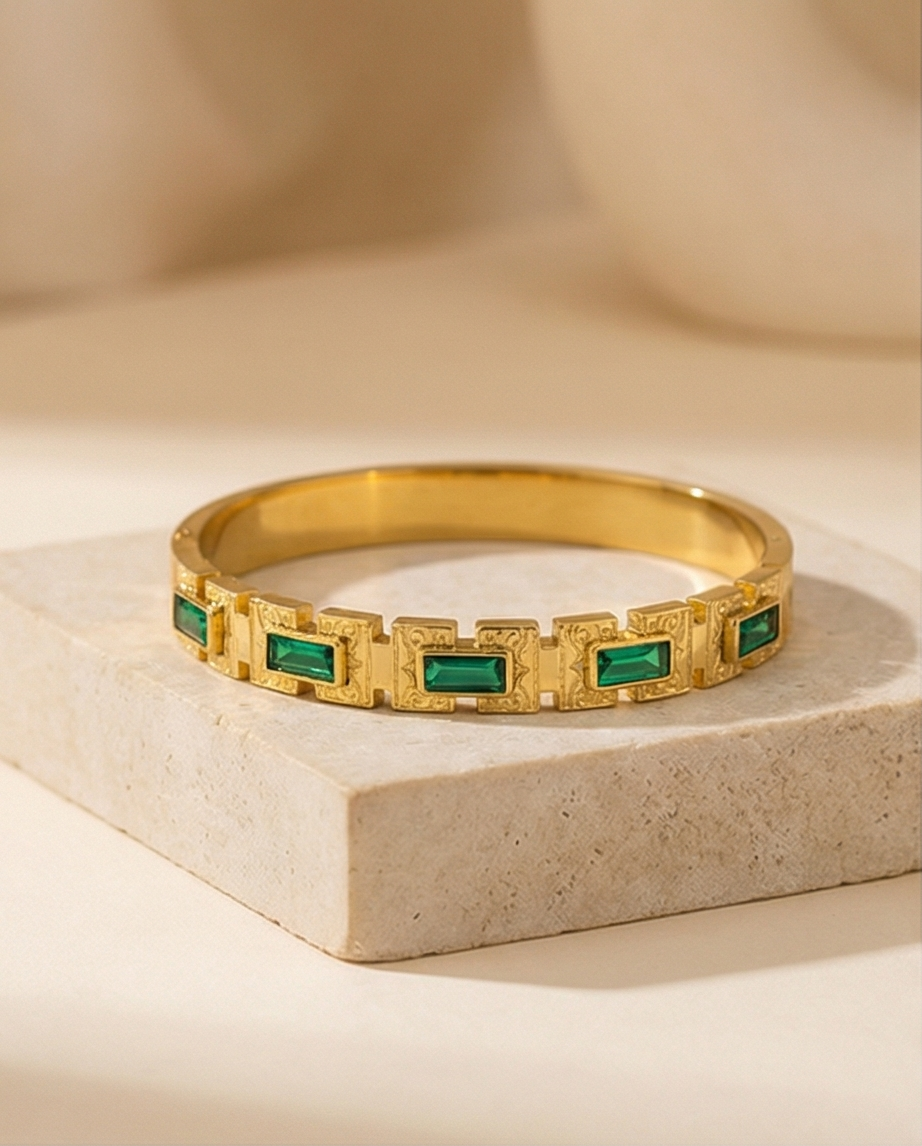 Emerald Baguette Hand Cuff