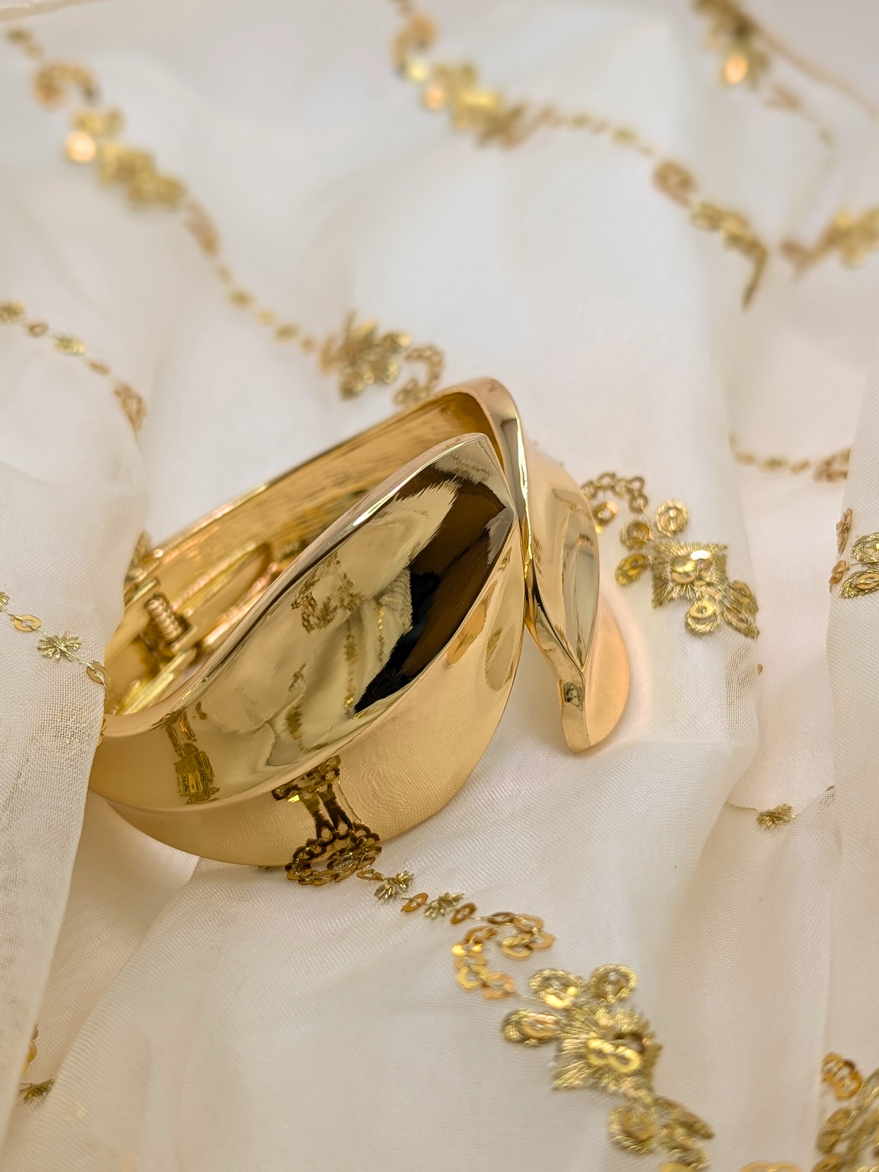 Aura Sculpted Gold Cuff