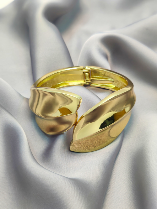Aura Sculpted Gold Cuff