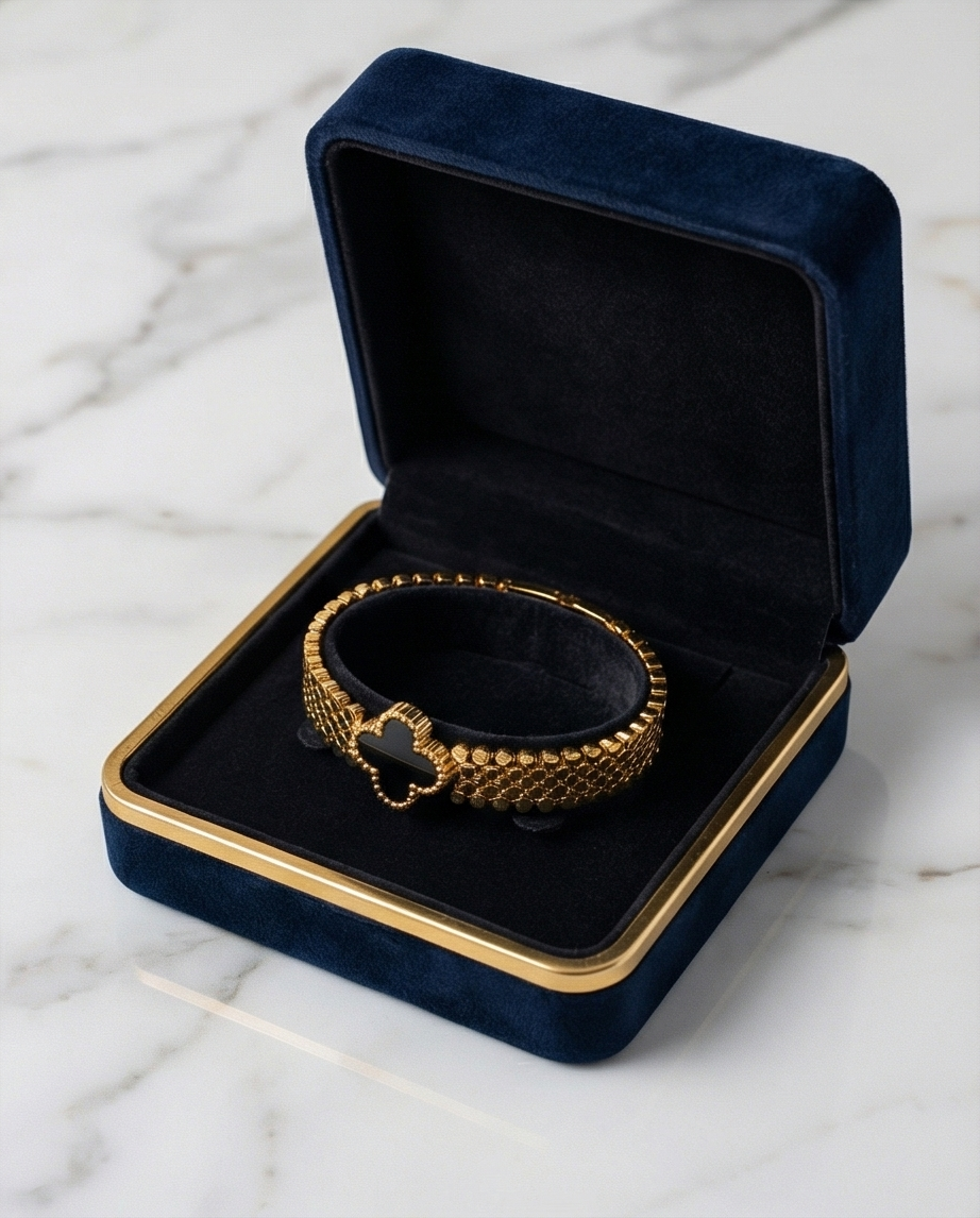 Black Onyx Clover Mesh Bangle