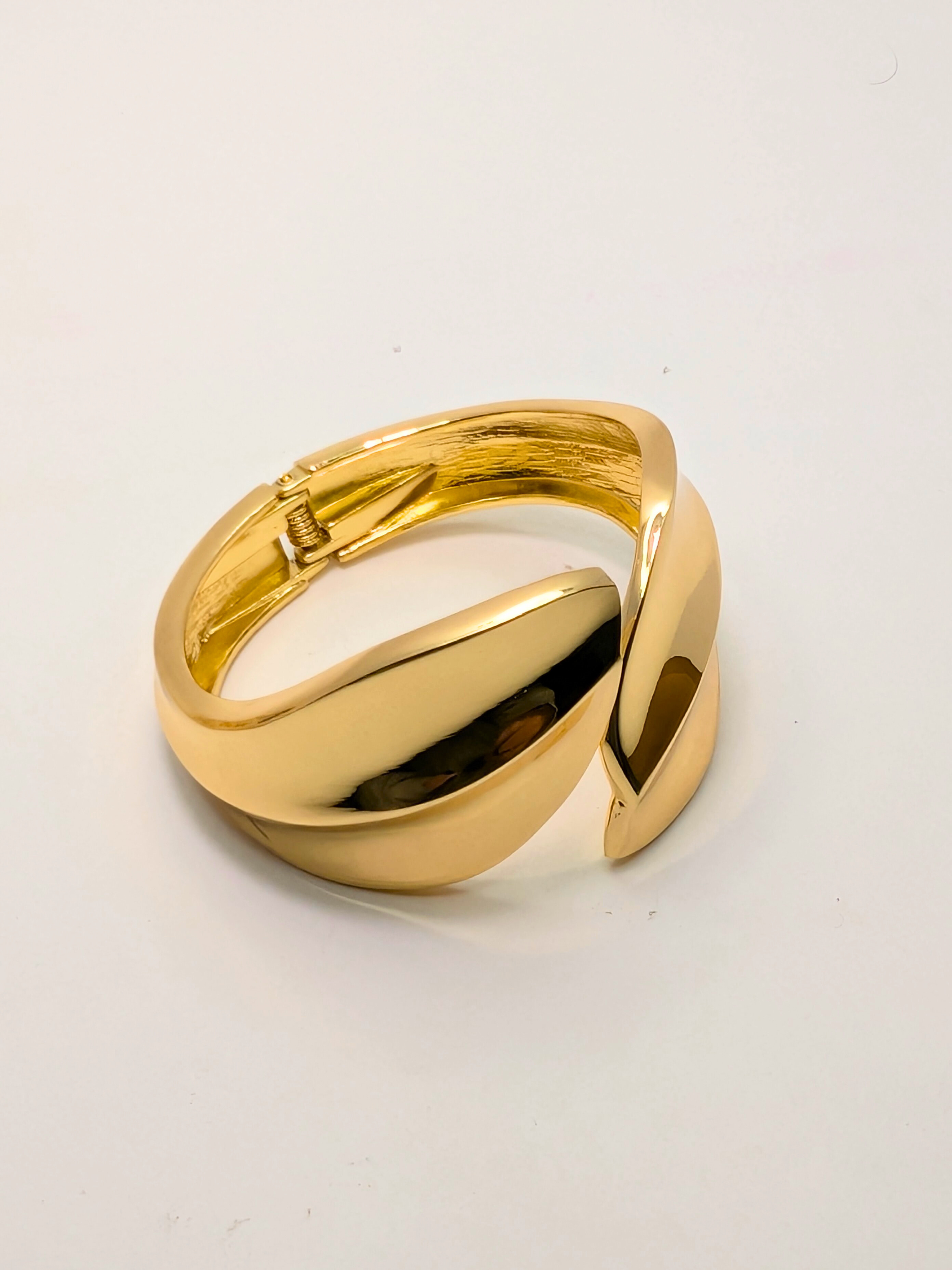 Aura Sculpted Gold Cuff