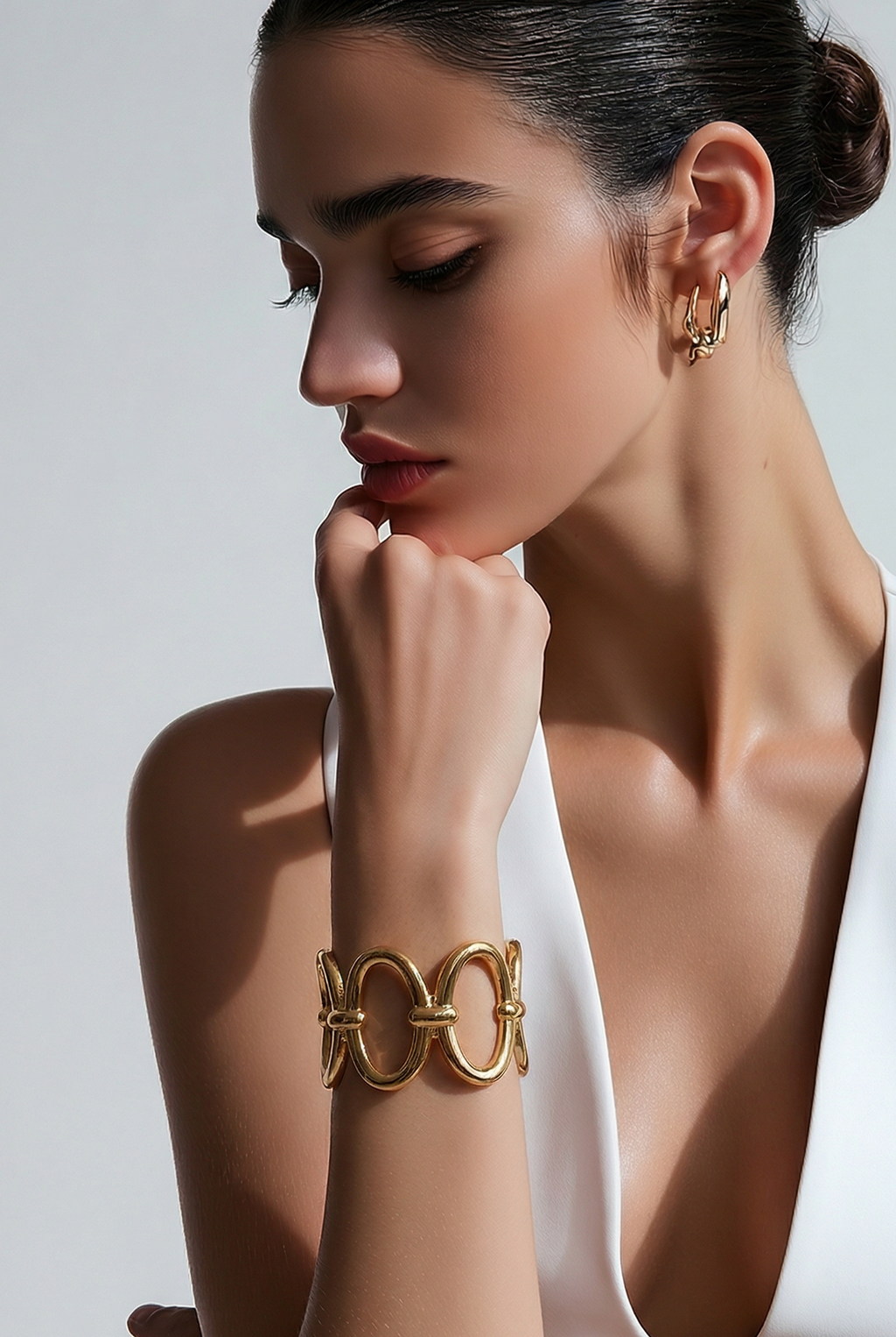 Luxe Interlocking Oval Statement Cuff