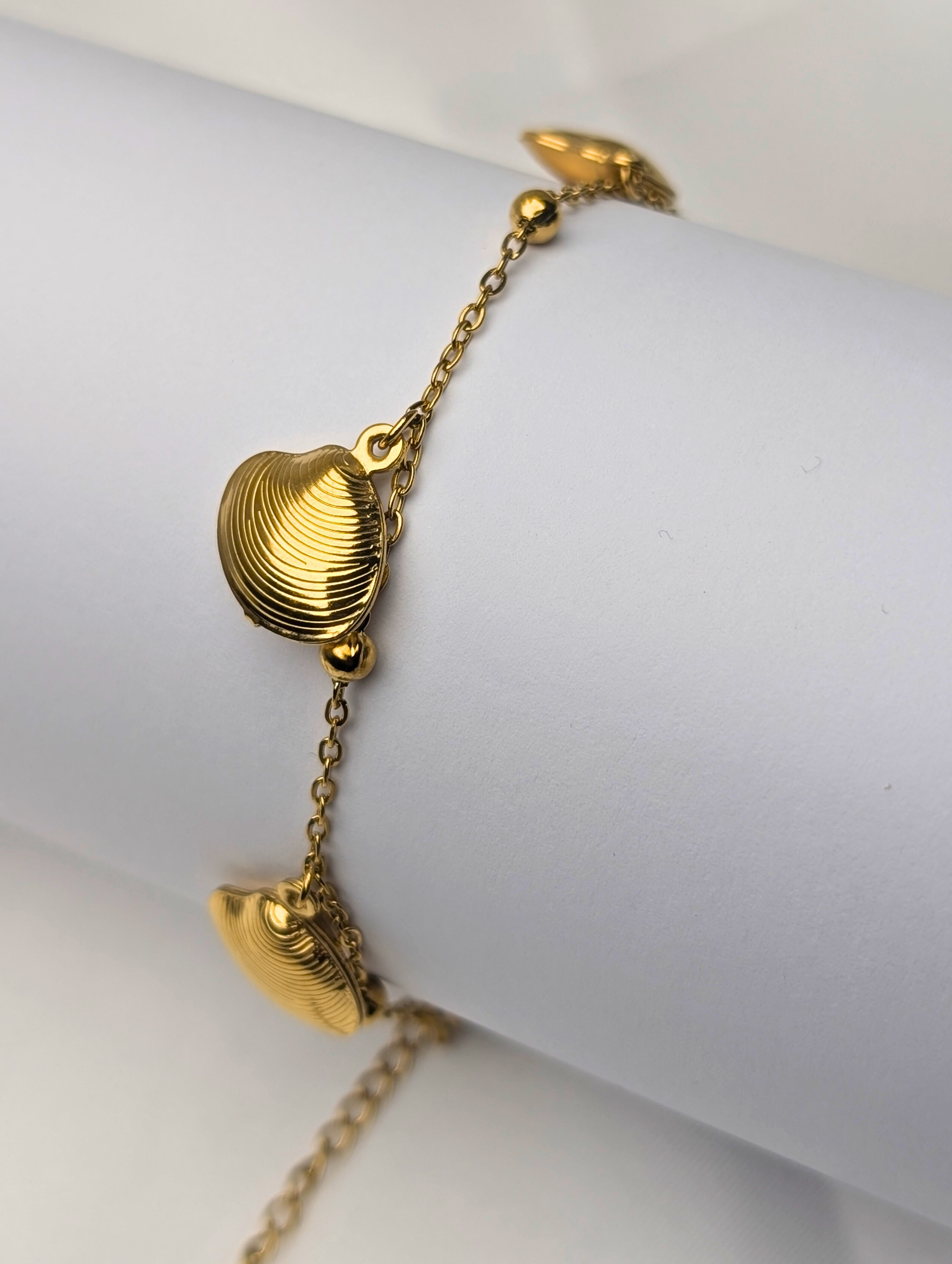 Ocean Breeze Scallop Bracelet