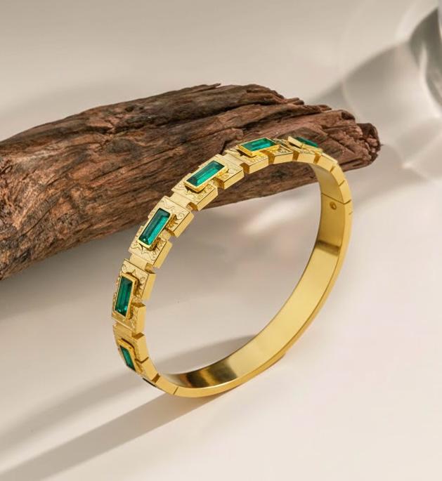 Emerald Baguette Hand Cuff